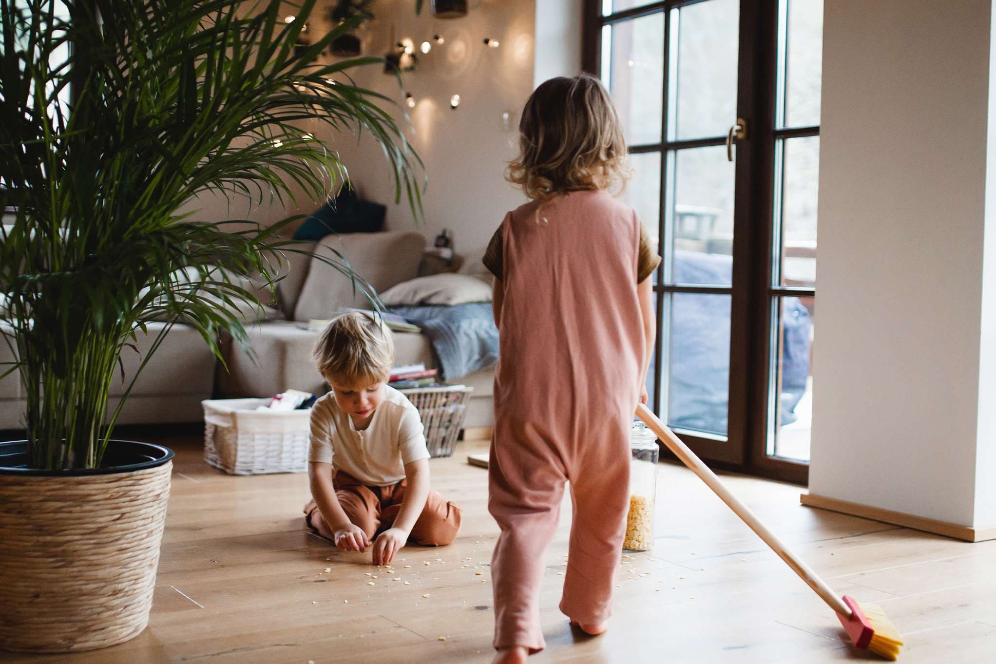 7 practical tips for managing tasks with toddlers around