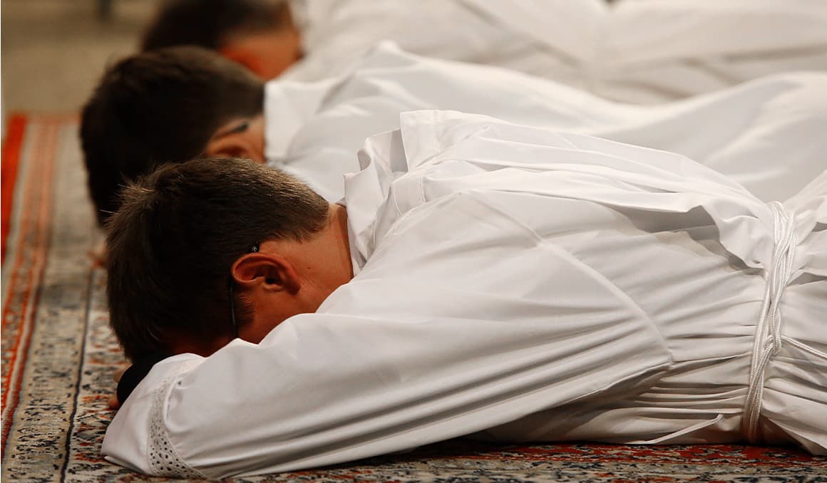 Church data shows global Catholic population increasing but vocations falling