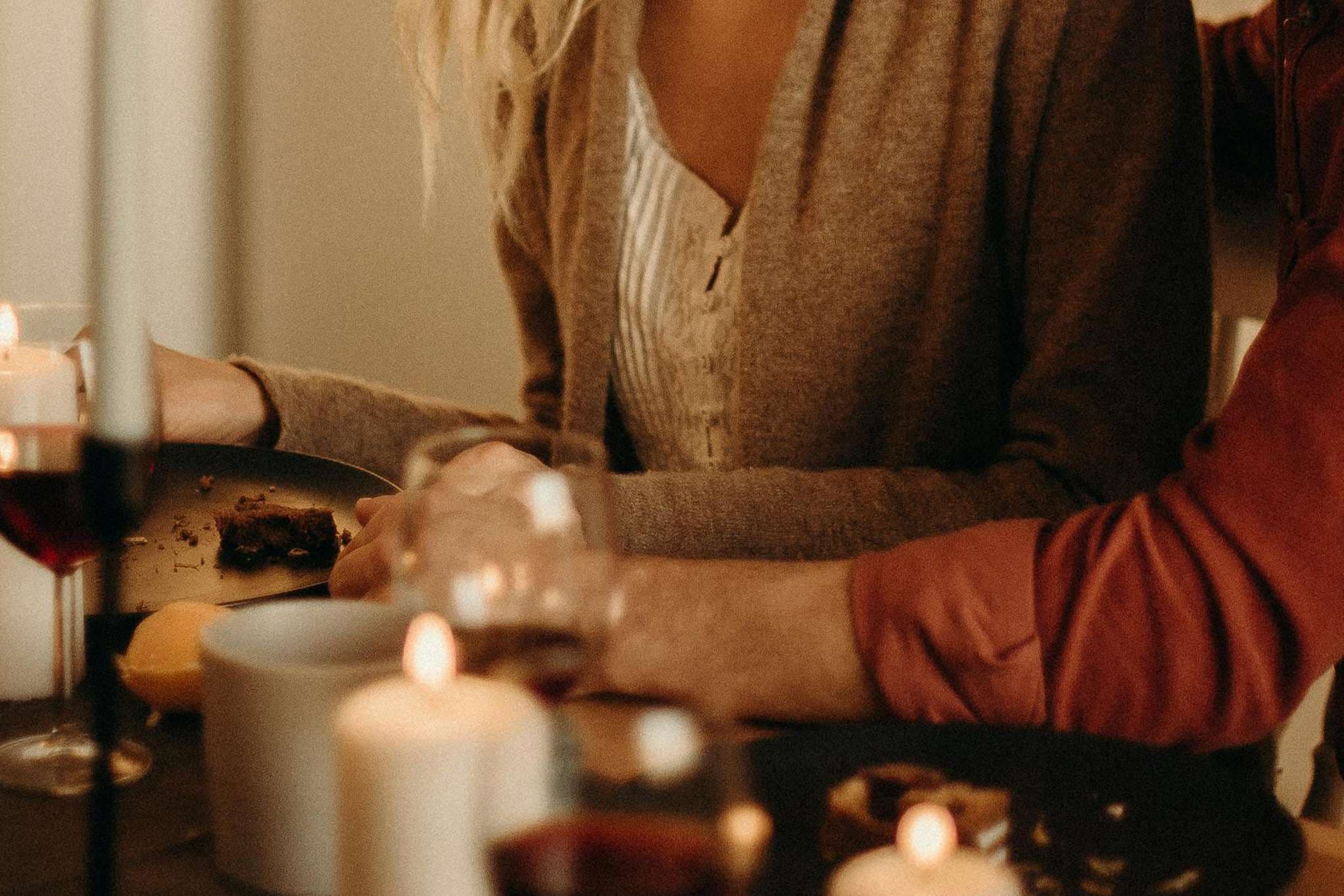 10 conversation topics to reinvigorate your date night