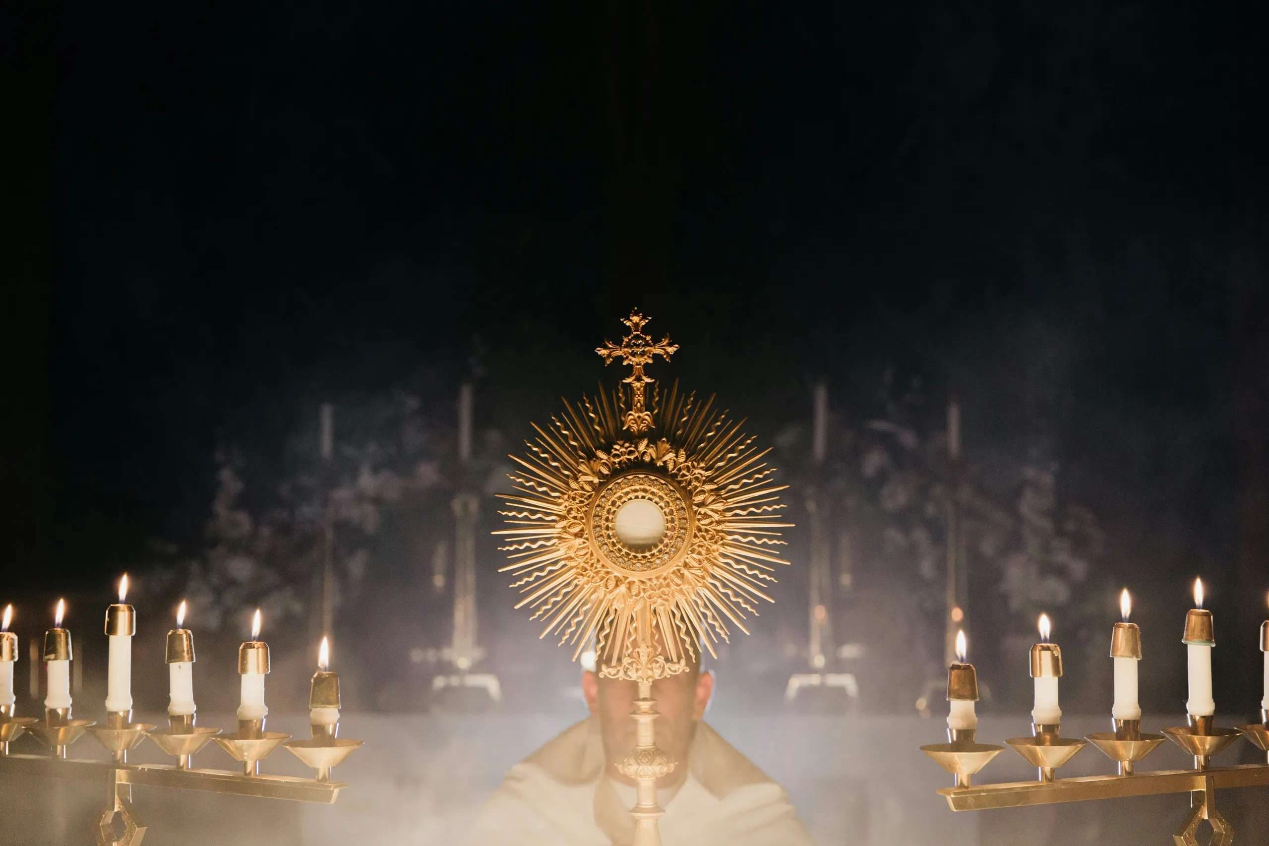 Arkansas priest leads confirmation students on 15-mile Eucharistic procession in deep South