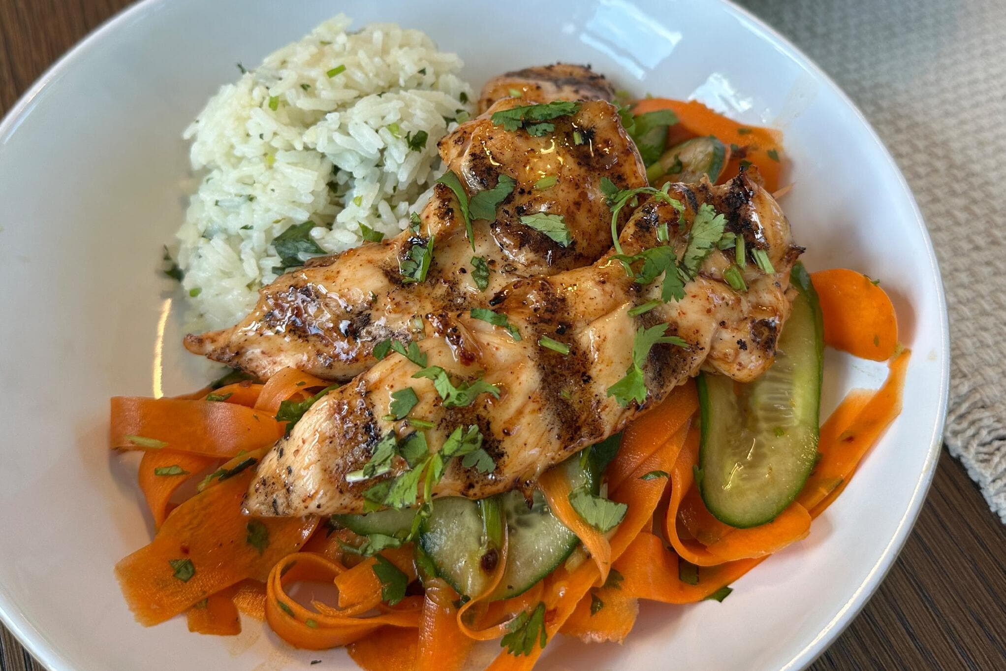 Quick and healthy: Sweet chili-glazed chicken bowl recipe