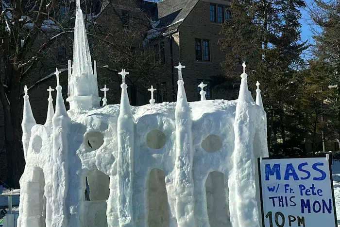 More than 2,000 Notre Dame students attend Mass at outdoor ice chapel