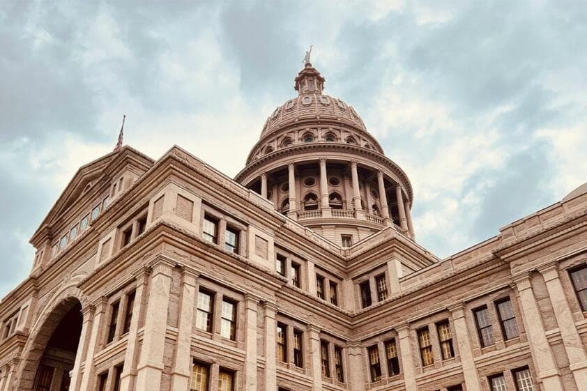 Abbott sues to remove Texas Democrats who fled redistricting vote
