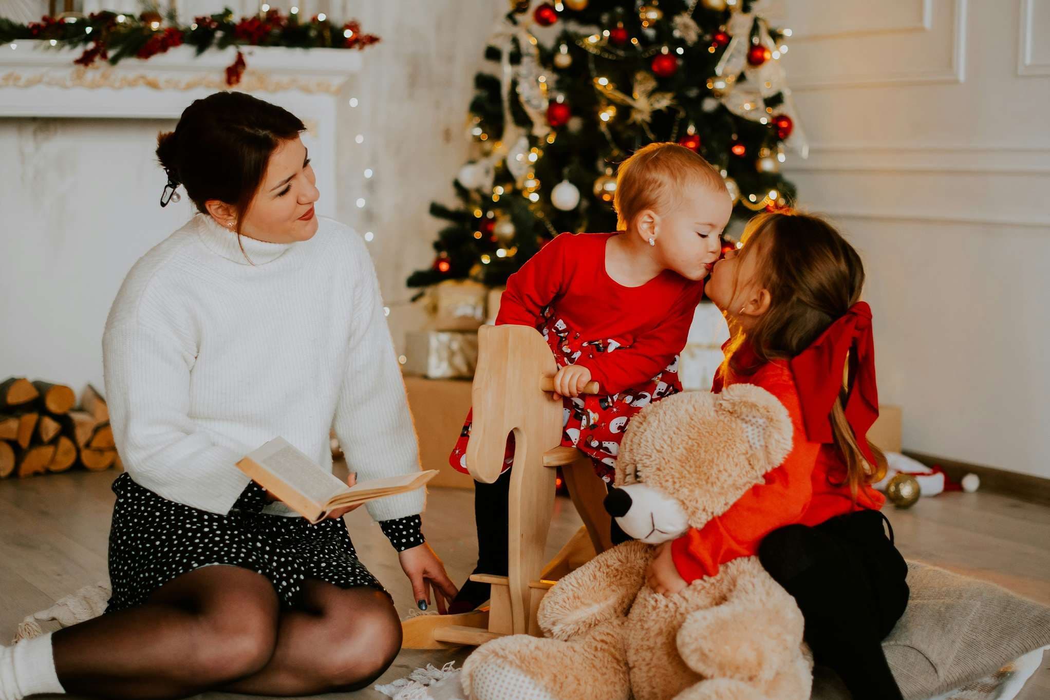 Cool aunt energy: Montessori tips for bonding with your nieces and nephews this holiday