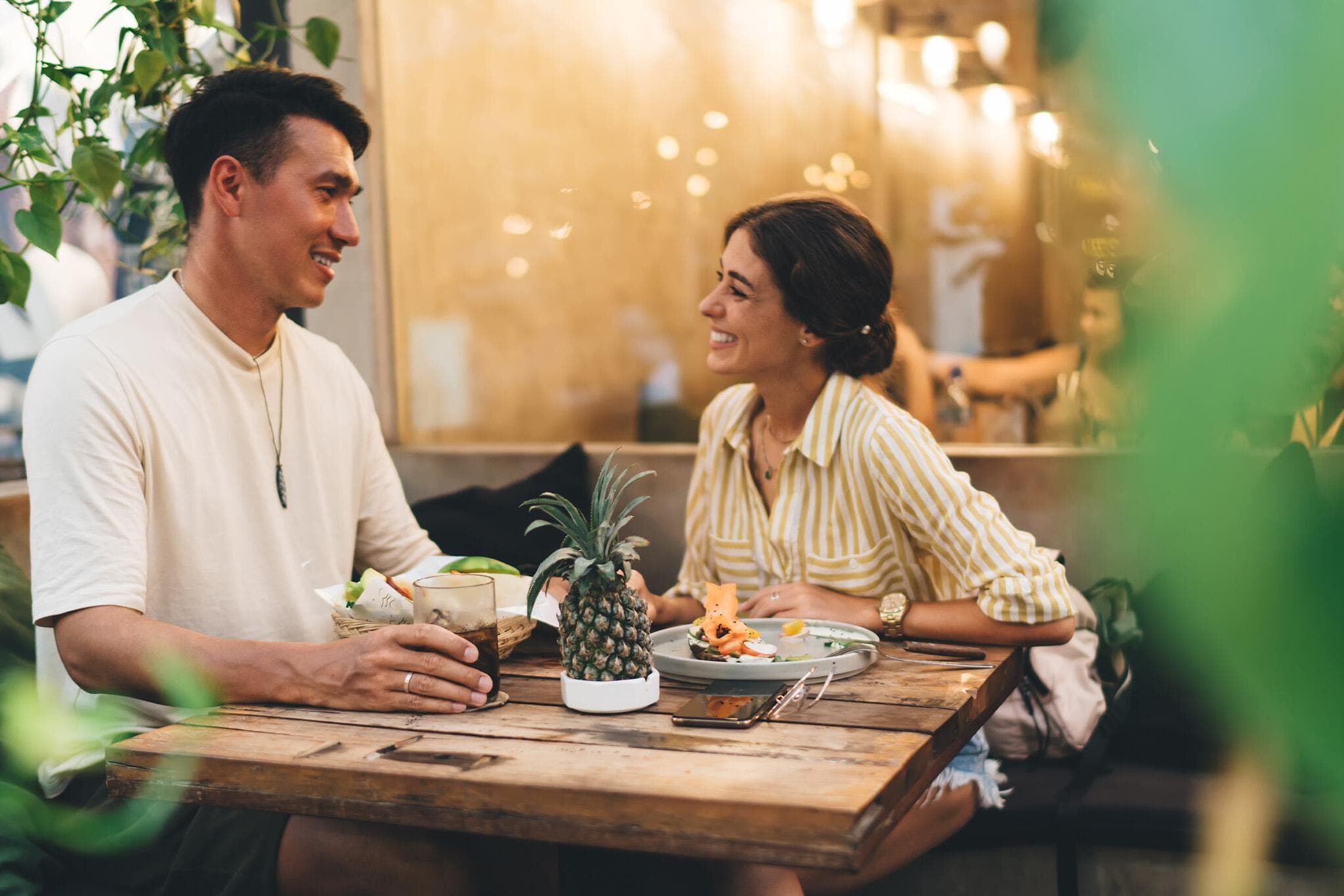 Dating green lights that show your (soon-to-be) partner is a keeper