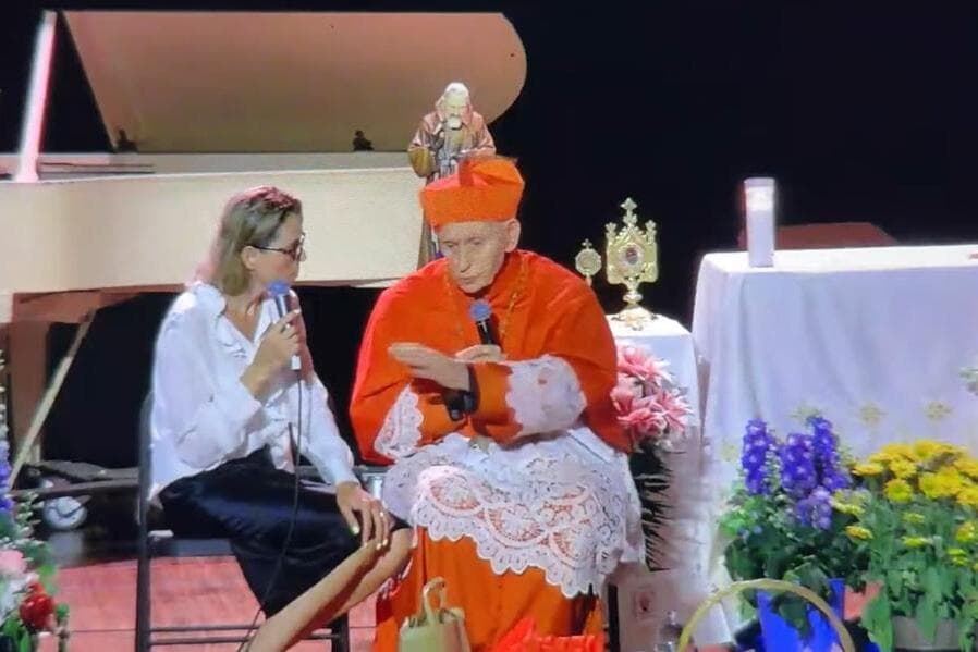 ‘Living martyr’ cardinal takes part in New Jersey exorcism conference, prays for universal deliverance