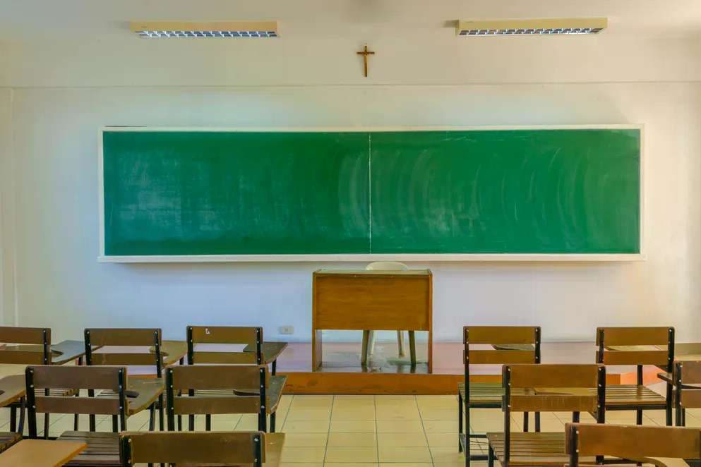 Families rally to keep Chicago Catholic school open
