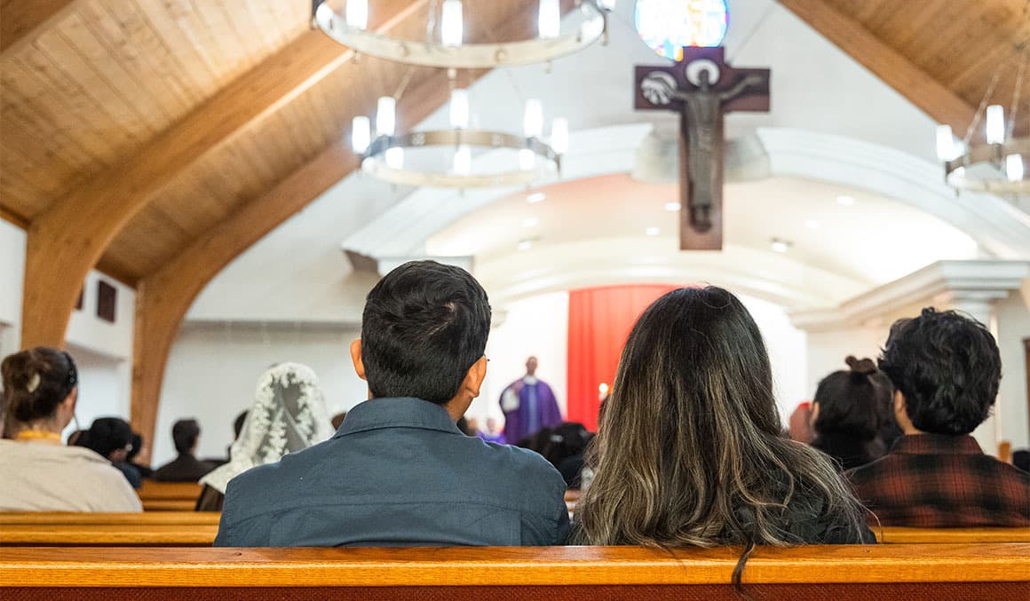 Pew: Most US Catholics want more inclusive Church