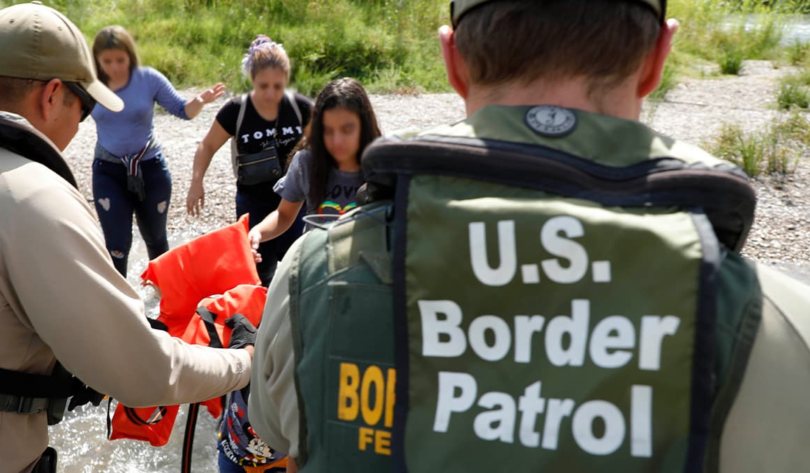 Supreme Court hears challenge to Trump’s birthright citizenship order amid nationwide injunctions
