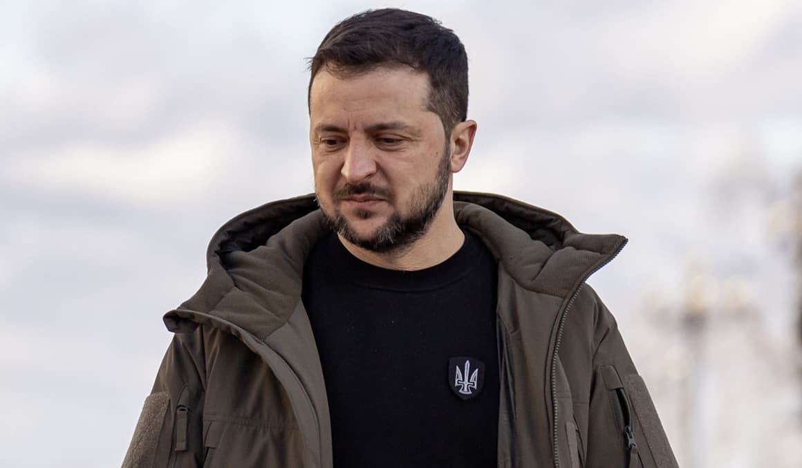 Zelenskyy asks Trump to let him back into negotiations, promises to sign mineral deal
