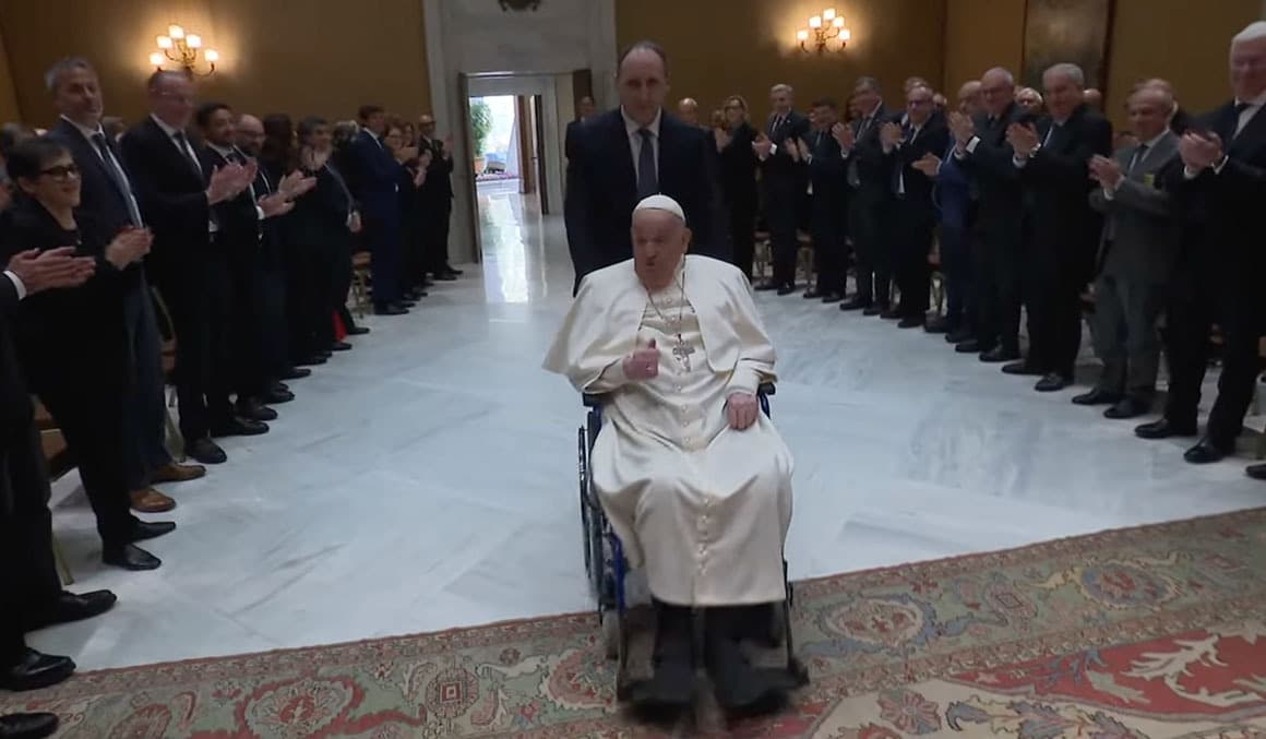 Pope Francis hosts Gemelli hospital staff, offers personal thanks