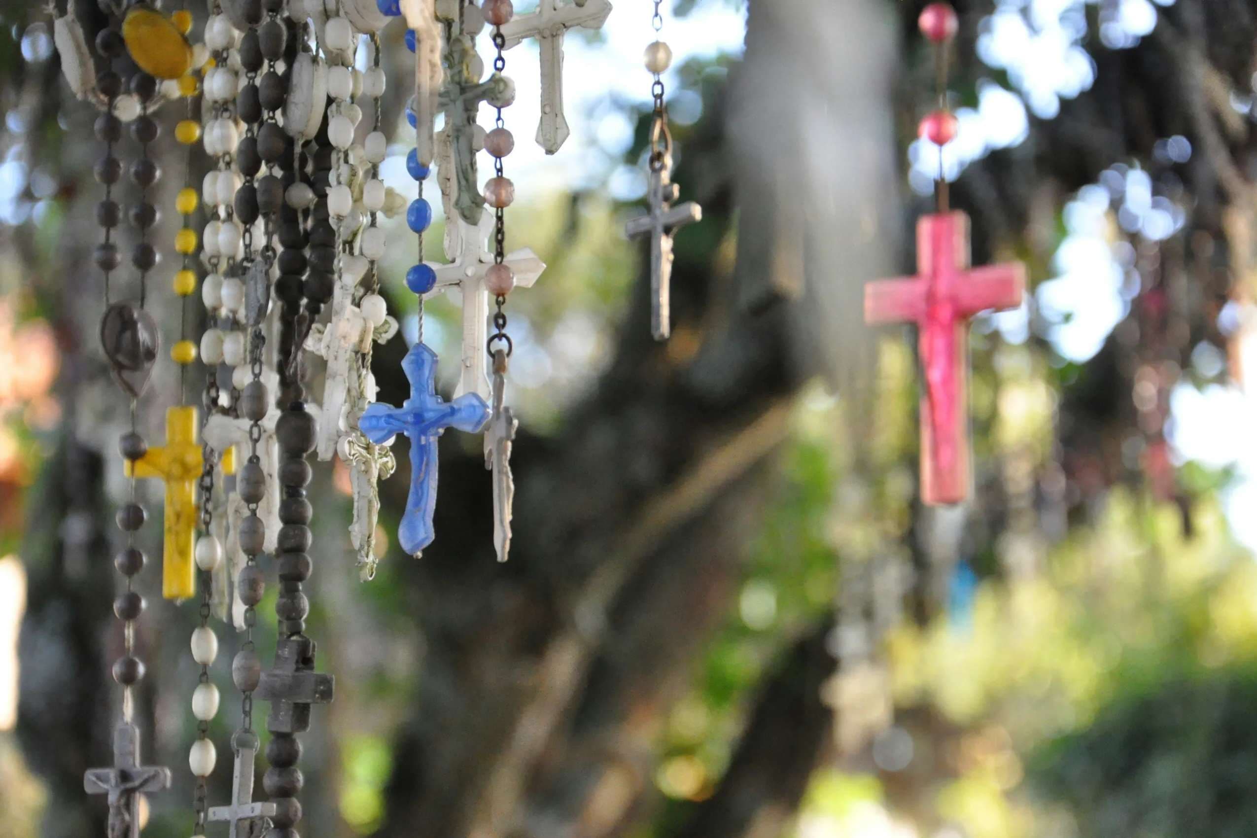 Nonprofit launches goal of making 75,000 rosaries ahead of beatification of Fulton Sheen