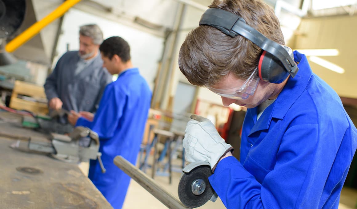 Report: Schools nationwide invest in shop class as ‘hedge against’ rise of AI